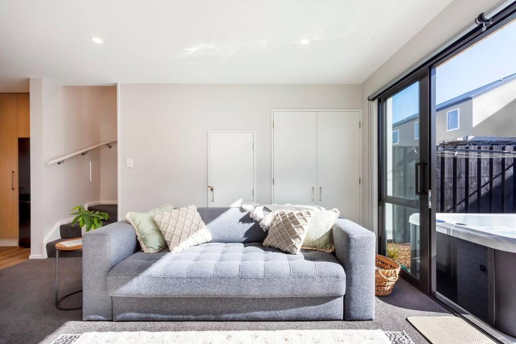 Stylish Townhouse With Hot Tub Apartman Christchurch Kültér fotó