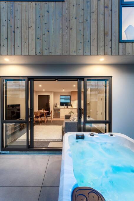 Stylish Townhouse With Hot Tub Apartman Christchurch Kültér fotó
