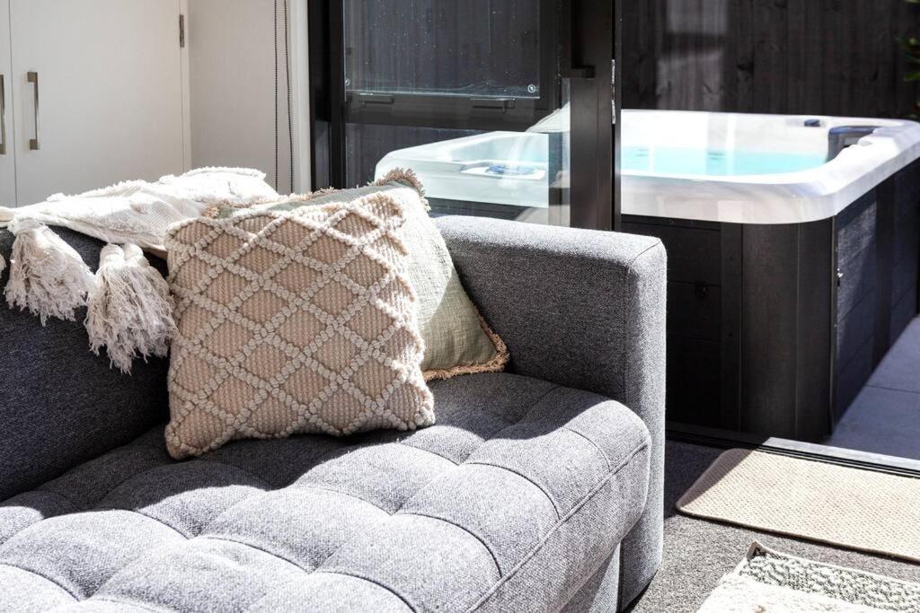 Stylish Townhouse With Hot Tub Apartman Christchurch Kültér fotó