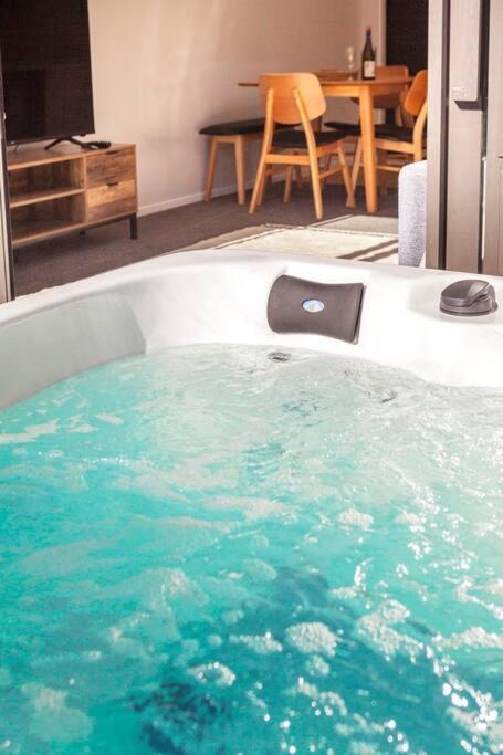 Stylish Townhouse With Hot Tub Apartman Christchurch Kültér fotó